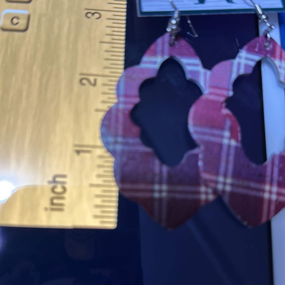 Fun plaid dangles - Picture 2 of 3